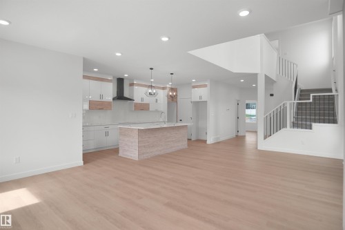 17040 47 Street Nw, Edmonton, AB - Indoor Photo Showing Kitchen