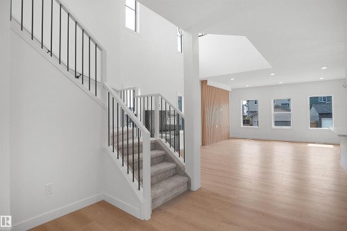 17040 47 Street Nw, Edmonton, AB - Indoor Photo Showing Other Room