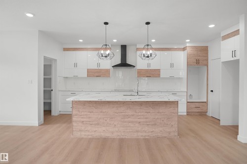 17040 47 Street Nw, Edmonton, AB - Indoor Photo Showing Kitchen