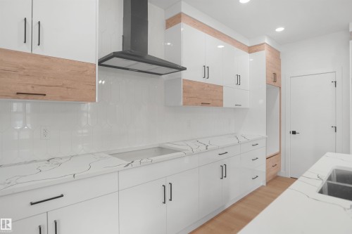 17040 47 Street Nw, Edmonton, AB - Indoor Photo Showing Kitchen