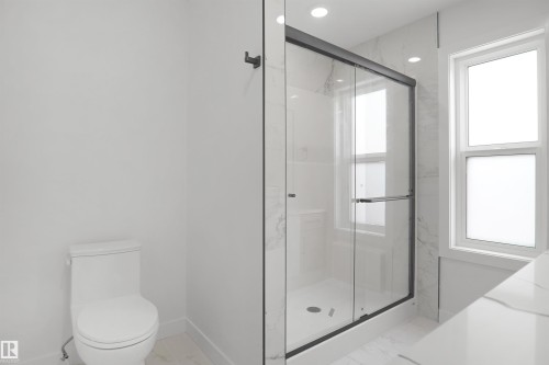 17040 47 Street Nw, Edmonton, AB - Indoor Photo Showing Bathroom