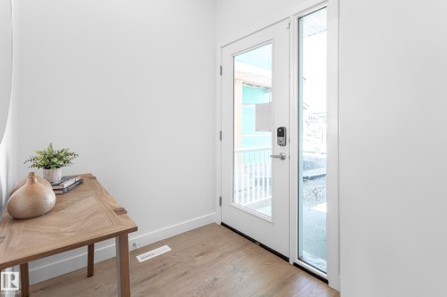 1424 Cristall Place Sw, Edmonton, AB - Indoor Photo Showing Other Room