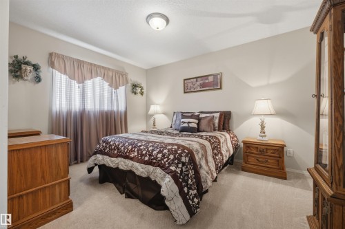 28 Norfolk Close, St. Albert, AB - Indoor Photo Showing Bedroom
