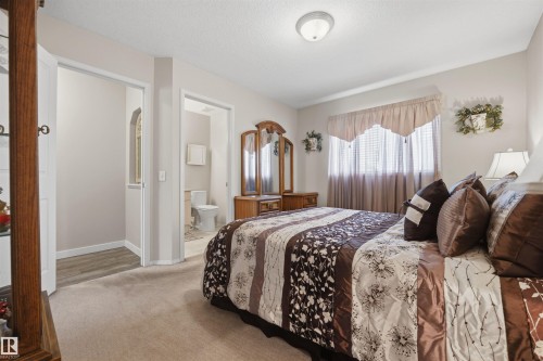 28 Norfolk Close, St. Albert, AB - Indoor Photo Showing Bedroom