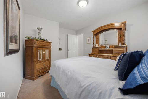 28 Norfolk Close, St. Albert, AB - Indoor Photo Showing Bedroom