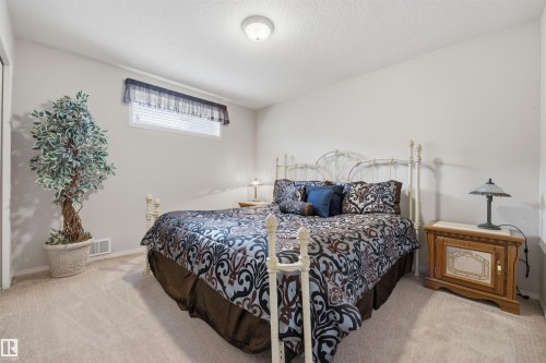 28 Norfolk Close, St. Albert, AB - Indoor Photo Showing Bedroom