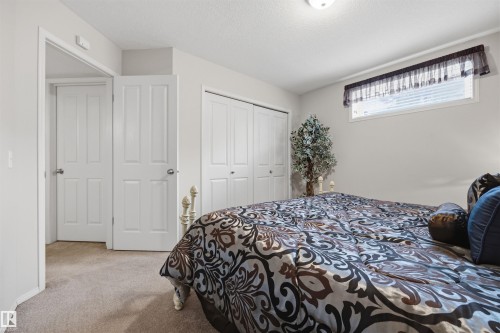 28 Norfolk Close, St. Albert, AB - Indoor Photo Showing Bedroom