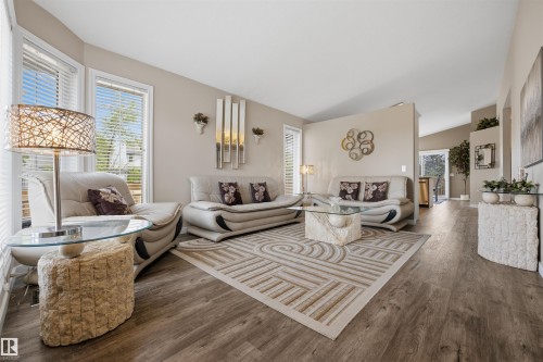 28 Norfolk Close, St. Albert, AB - Indoor Photo Showing Living Room