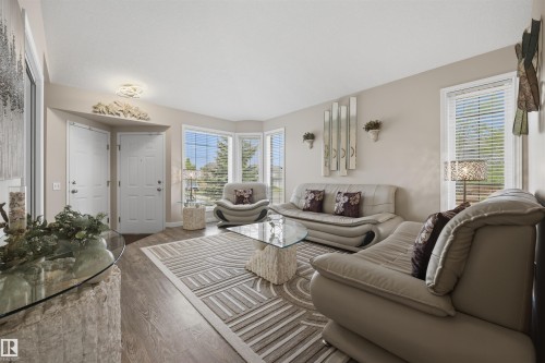 28 Norfolk Close, St. Albert, AB - Indoor Photo Showing Living Room