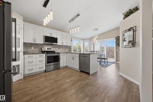 28 Norfolk Close, St. Albert, AB - Indoor Photo Showing Kitchen With Upgraded Kitchen