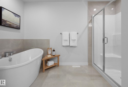 1124 Cristall Crescent Sw, Edmonton, AB - Indoor Photo Showing Bathroom