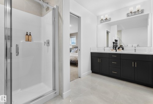 1124 Cristall Crescent Sw, Edmonton, AB - Indoor Photo Showing Bathroom