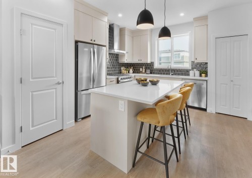 224 Chappelle Drive Sw, Edmonton, AB - Indoor Photo Showing Kitchen