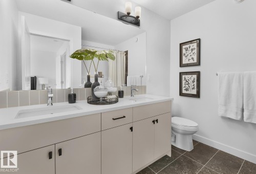 224 Chappelle Drive Sw, Edmonton, AB - Indoor Photo Showing Bathroom