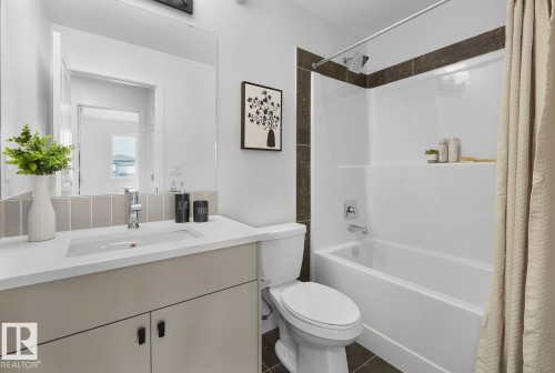 224 Chappelle Drive Sw, Edmonton, AB - Indoor Photo Showing Bathroom