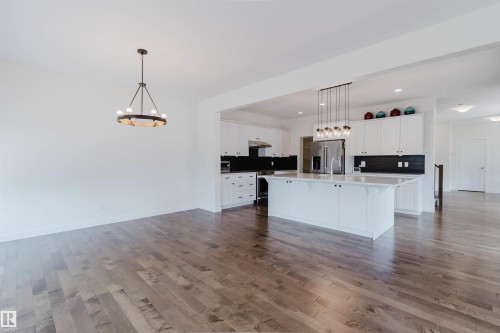 1504 Ainslie Place Sw, Edmonton, AB - Indoor Photo Showing Kitchen