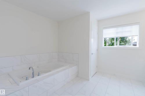 1504 Ainslie Place Sw, Edmonton, AB - Indoor Photo Showing Bathroom