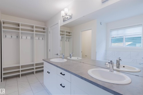 1504 Ainslie Place Sw, Edmonton, AB - Indoor Photo Showing Bathroom