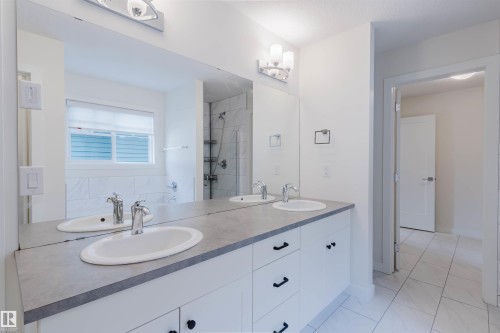 1504 Ainslie Place Sw, Edmonton, AB - Indoor Photo Showing Bathroom