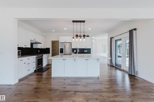 1504 Ainslie Place Sw, Edmonton, AB - Indoor Photo Showing Kitchen