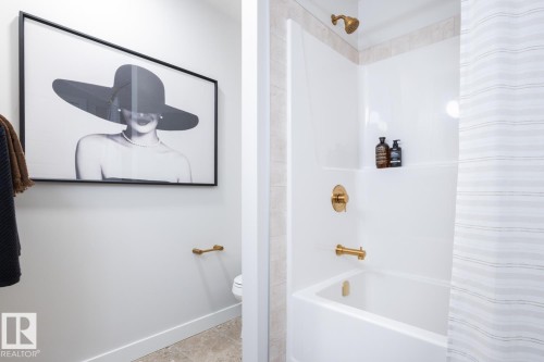 216 Chappelle Drive Sw, Edmonton, AB - Indoor Photo Showing Bathroom