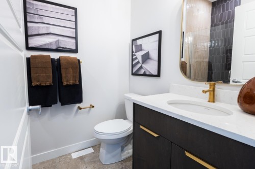 216 Chappelle Drive Sw, Edmonton, AB - Indoor Photo Showing Bathroom
