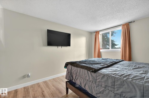 #106 5125 Riverbend Rd Nw, Edmonton, AB - Indoor Photo Showing Bedroom