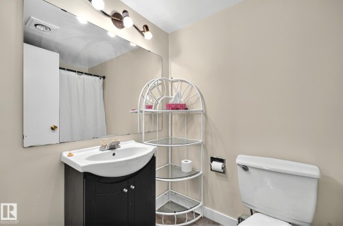 #106 5125 Riverbend Rd Nw, Edmonton, AB - Indoor Photo Showing Bathroom