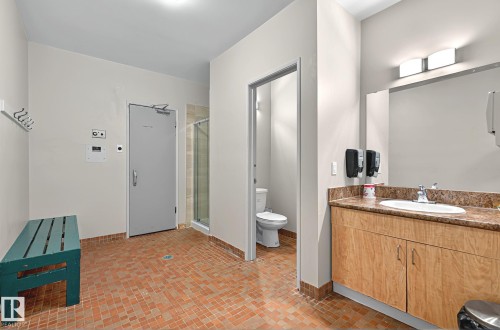 #106 5125 Riverbend Rd Nw, Edmonton, AB - Indoor Photo Showing Bathroom
