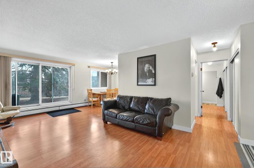 #106 5125 Riverbend Rd Nw, Edmonton, AB - Indoor Photo Showing Living Room