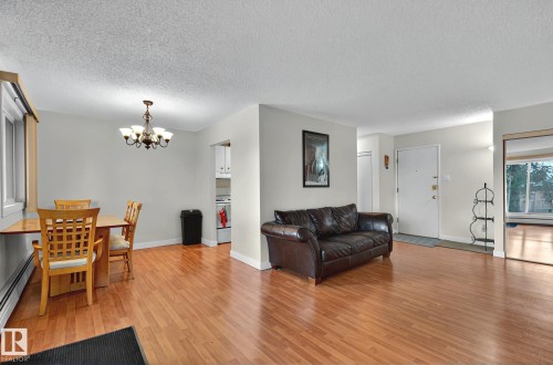 #106 5125 Riverbend Rd Nw, Edmonton, AB - Indoor Photo Showing Living Room