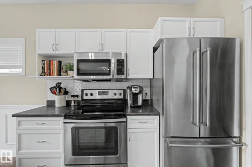 5632 201 St Nw, Edmonton, AB - Indoor Photo Showing Kitchen