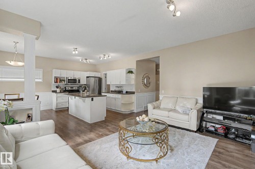 5632 201 St Nw, Edmonton, AB - Indoor Photo Showing Living Room