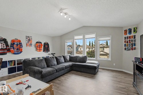 5632 201 St Nw, Edmonton, AB - Indoor Photo Showing Living Room