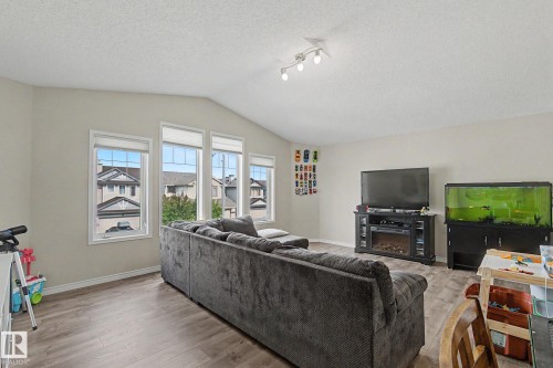 5632 201 St Nw, Edmonton, AB - Indoor Photo Showing Living Room