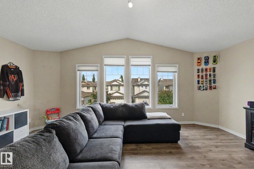 5632 201 St Nw, Edmonton, AB - Indoor Photo Showing Living Room