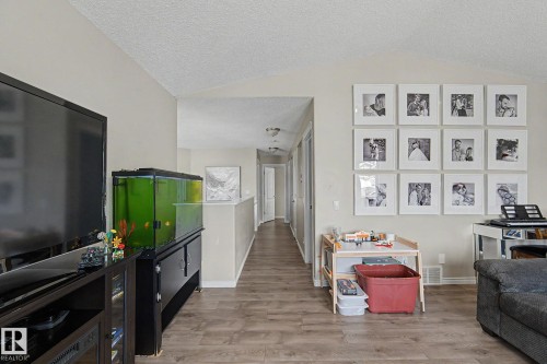 5632 201 St Nw, Edmonton, AB - Indoor