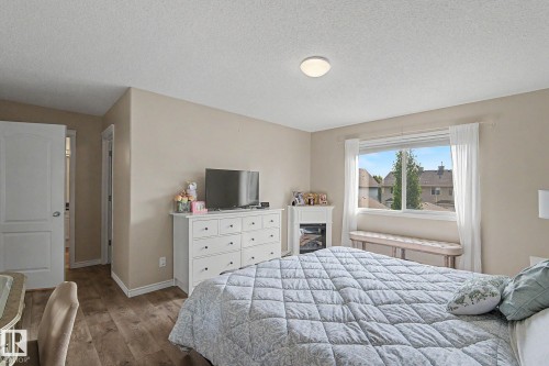 5632 201 St Nw, Edmonton, AB - Indoor Photo Showing Bedroom