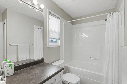 5632 201 St Nw, Edmonton, AB - Indoor Photo Showing Bathroom