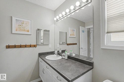 5632 201 St Nw, Edmonton, AB - Indoor Photo Showing Bathroom