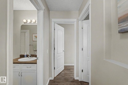5632 201 St Nw, Edmonton, AB - Indoor