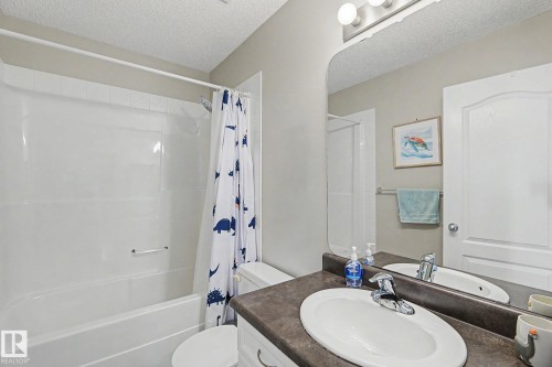 5632 201 St Nw, Edmonton, AB - Indoor Photo Showing Bathroom