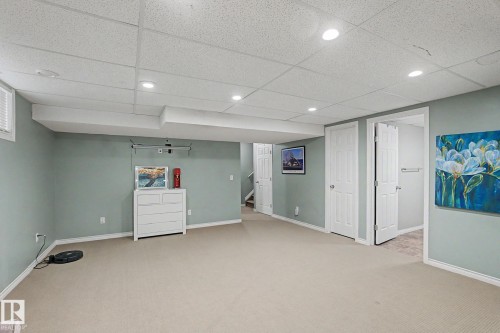 5632 201 St Nw, Edmonton, AB - Indoor