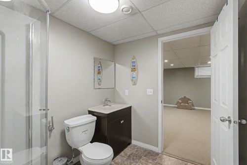 5632 201 St Nw, Edmonton, AB - Indoor Photo Showing Bathroom