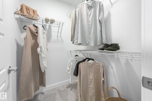 5636 Hawthorn Way Sw, Edmonton, AB - Indoor With Storage