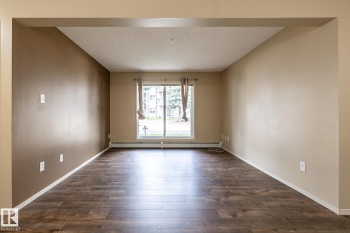 #106 1188 Hyndman Rd Nw, Edmonton, AB - Indoor Photo Showing Other Room