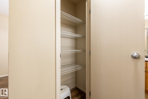 #106 1188 Hyndman Rd Nw, Edmonton, AB - Indoor