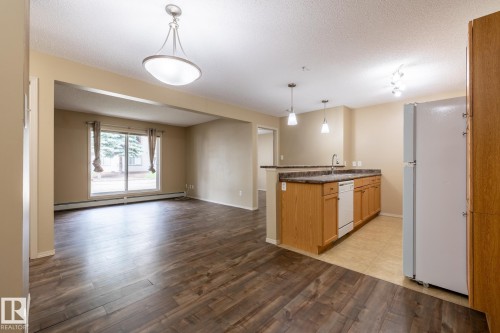 #106 1188 Hyndman Rd Nw, Edmonton, AB - Indoor Photo Showing Kitchen