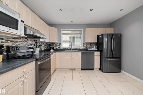 11630 167B Avenue Nw, Edmonton, AB - Indoor Photo Showing Kitchen With Double Sink