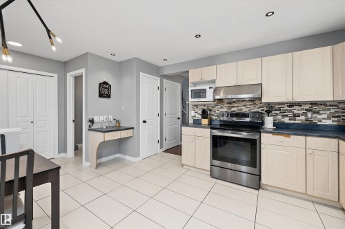 11630 167B Avenue Nw, Edmonton, AB - Indoor Photo Showing Kitchen